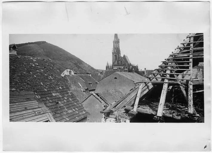 Cathédrale vue du toit d'une maison rue Curiale