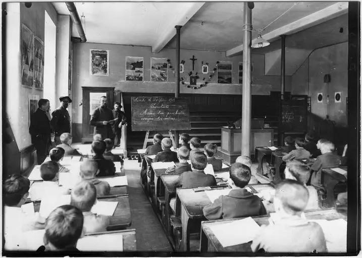 1915.06.20, Ecole de garçons, La classe