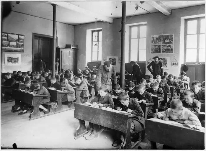 1915.06.20, Ecole de garçons, La classe