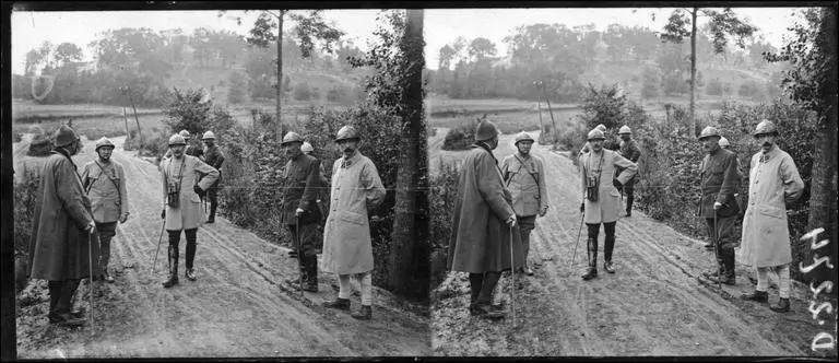 1916.07, Le général Humbert sur la route conduisant à la Ferme de Confrécourt