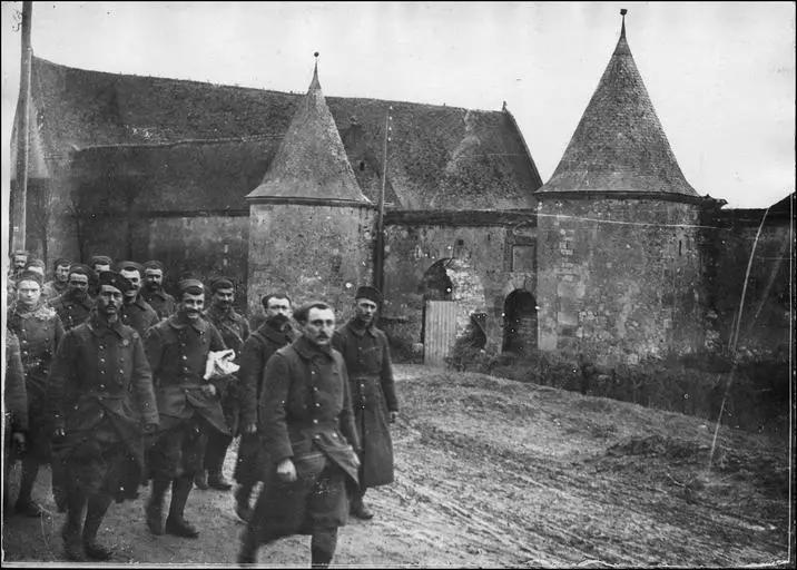 Division marocaine : Zouaves revenant de corvée