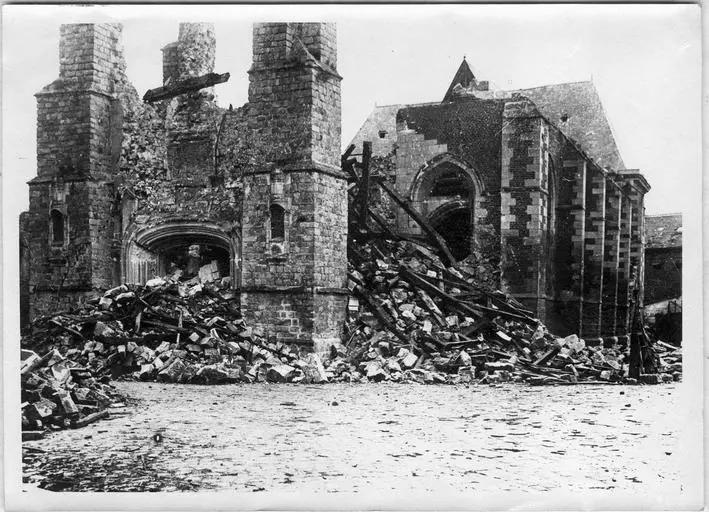 1917.03.30, Eglise, Façade de l'église après les explosions d'obus