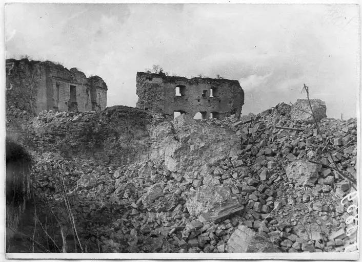 1917.03.31, Château (ruines), Vue des ruines de la tour