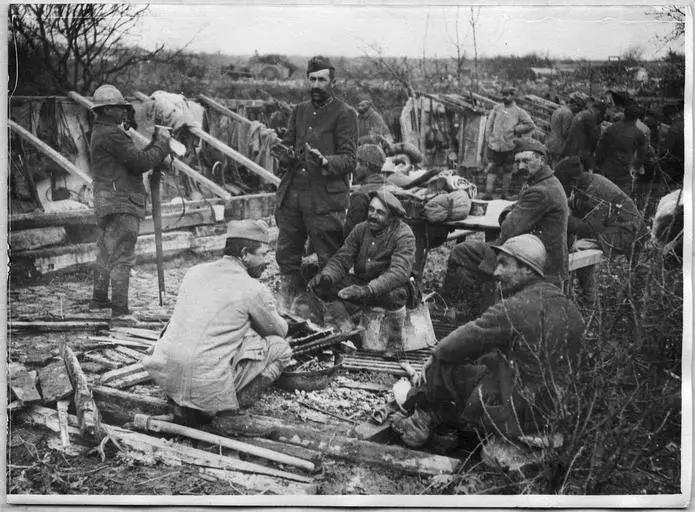 1917.04.05, Cantonnement de soldats dans les ruines du village