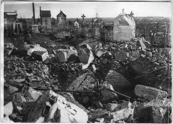 1917.04.08, Cimetière, Grand caveau détruit