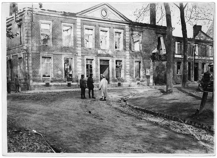 1917.05.12, Mairie, Façade et destructions