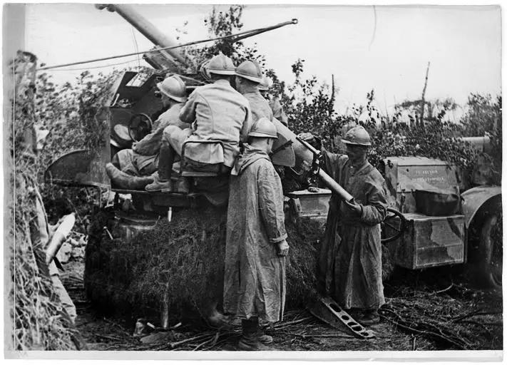 Batterie de 75 camouflée : le pointage