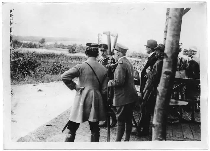 1917.07, Le général Humbert, l'amiral italien Taon De Revel et les membres de la Mission italienne à l'observatoire du prince Eitel-Frédéric