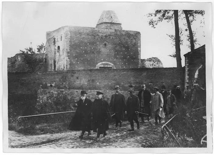 1917.10.11, Château, Le président de la République portugaise quitte le château