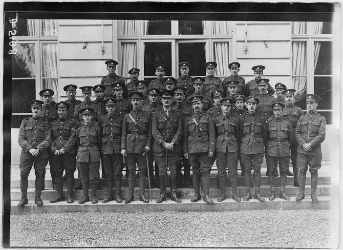 1918.05, Domaine national ; Trianon Palace, Photo de groupe de la Mission interalliée