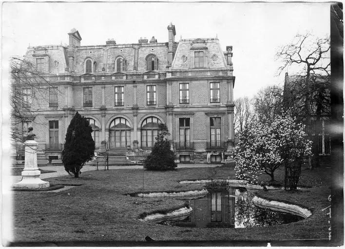 1918.04.11, Musée, Vue extérieure du Musée