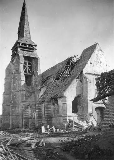 1918.10, Eglise, Vue extérieure de l'église, destructions