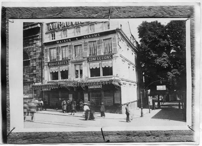 1918, Magasin "Au Pauvre Diable", Musée provisoire des La Tour : façade du magasin où les allemands avaient installé le musée