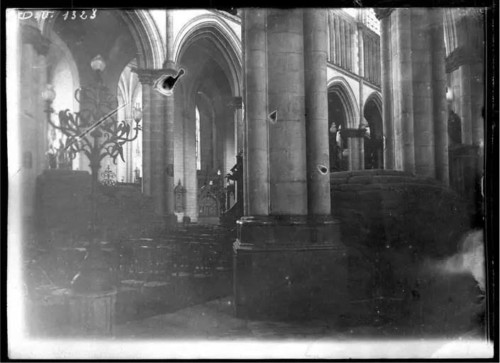 1919.03.19, Basilique, Camouflage en hauteur : travaux de protection contre les bombardements