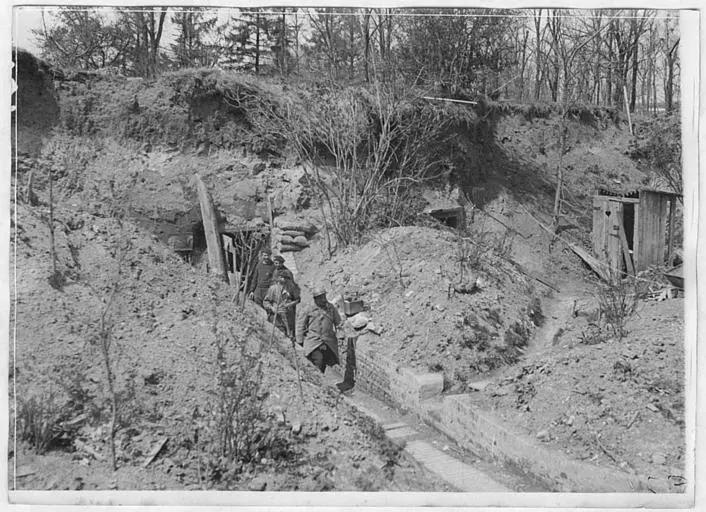 Abris allemands d'artillerie dans le cimetière