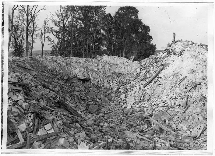 Ruines après le passage des Allemands