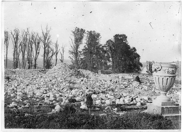 Ruines après le passage des Allemands