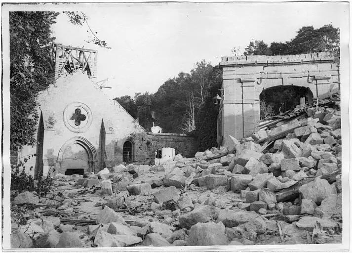 Ruines après le passage des Allemands