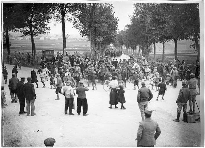 Prisonniers allemands sur la route