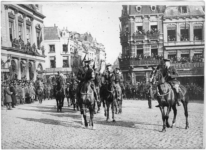 Défilé de la Garde canadienne, entrée la première à Maubeuge