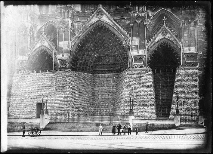 1915.08, Cathédrale Notre-Dame, Travaux de protection de la façade