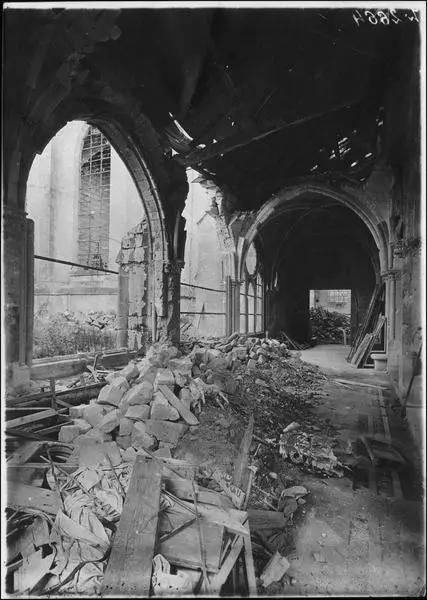 Galerie d'accès à la chapelle des oeuvres ( ancienne salle capitulaire)