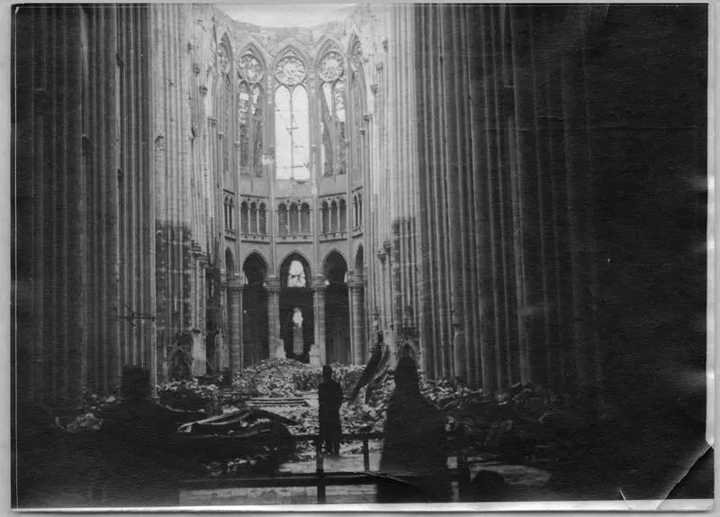 1919.09.03, Collégiale Saint-Quentin (ancienne), Mission américaine à l'intérieur de la collégiale