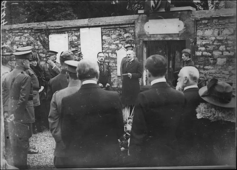 Au cimetière de Picpus, le discours de Hughes Wallace, ambassadeur des Etats-Unis sur la tombe de Lafayette