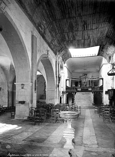 Vue intérieure de la nef vers le choeur