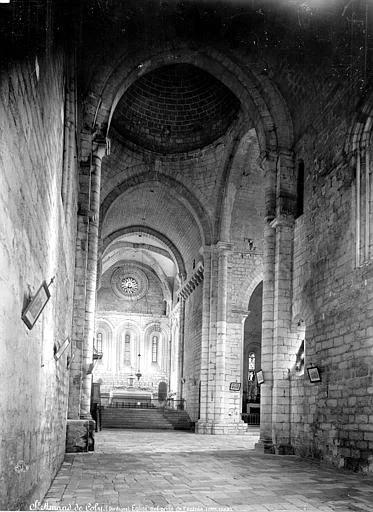 Eglise : Vue intérieure de la nef, vers le choeur