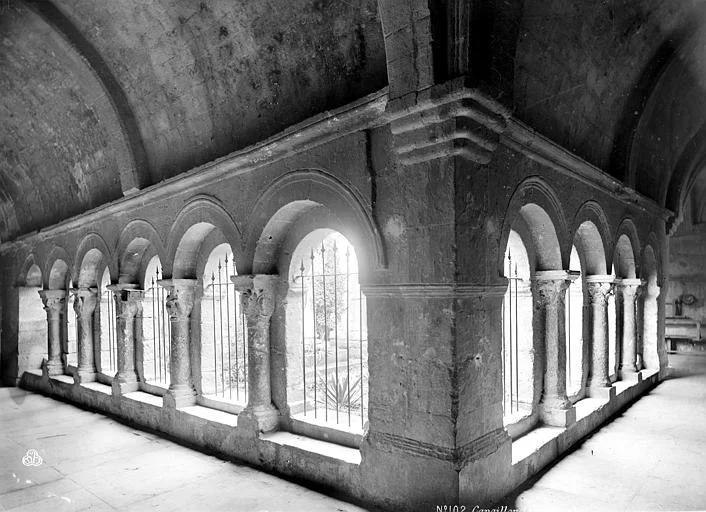 Cloître : Vue intérieure des galeries