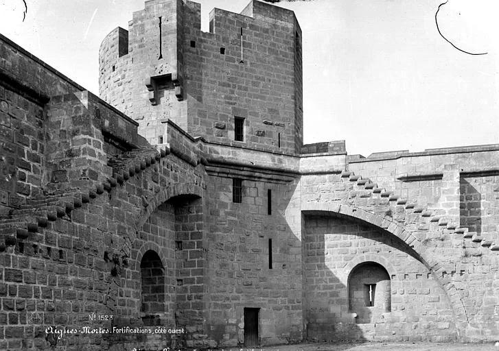 1888.03, Remparts ; Tour des Bourguignons, Rempart intérieur, angle sud-ouest : Tour des Bourguignons