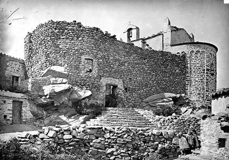 Eglise et fortifications, côté sud-est