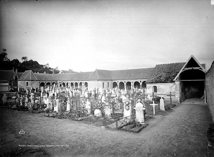 Cloître, cimetière