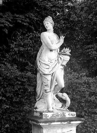 1905 (avant, supposé), Château ; Domaine National, Parc. Statue du Feu