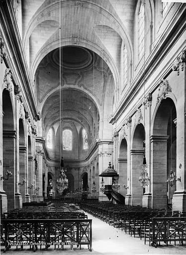 1905 (avant), Cathédrale Saint-Louis, Vue intérieure de la nef vers le choeur