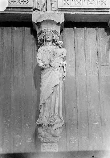 1919 (avant), Basilique Notre-Dame-de-Bonne-Garde ; Abbaye (ancienne), Portail de la façade ouest : Statue de la Vierge à l'Enfant au trumeau