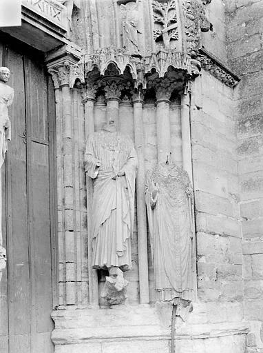 1919 (avant), Basilique Notre-Dame-de-Bonne-Garde ; Abbaye (ancienne), Portail de la façade ouest : Statues de l'ébrasement droit