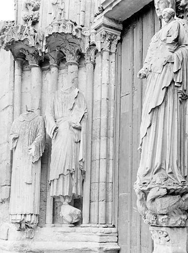 1919 (avant), Basilique Notre-Dame-de-Bonne-Garde ; Abbaye (ancienne), Portail de la façade ouest : Statues de l'ébrasement gauche