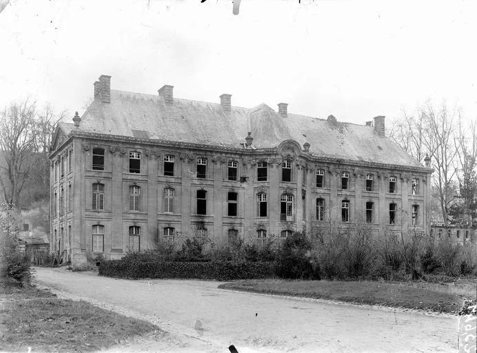 Bâtiment de gauche