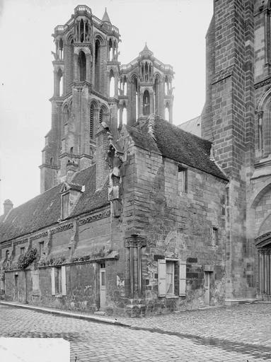 Tours et bâtiments, au sud