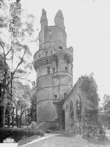 Donjon, au nord-ouest