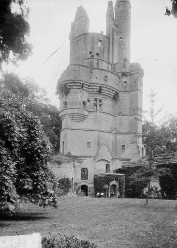 Donjon, au sud