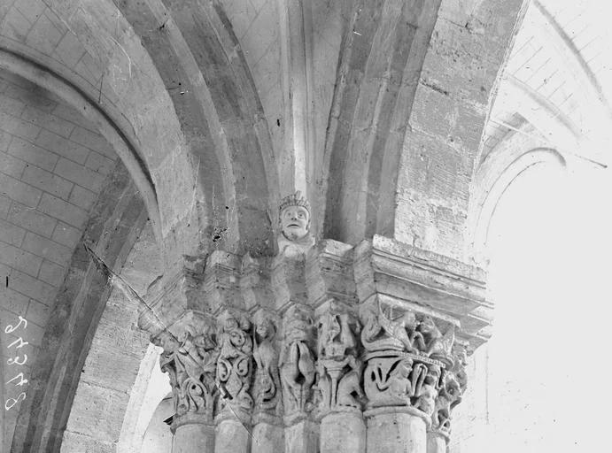 1910, Eglise Notre-Dame, Nef, chapiteaux