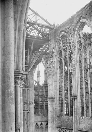 Fenêtres du choeur, prises de l'intérieur