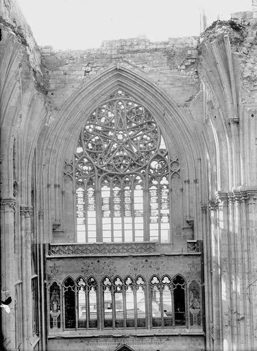 Fenestrage du transept, au nord