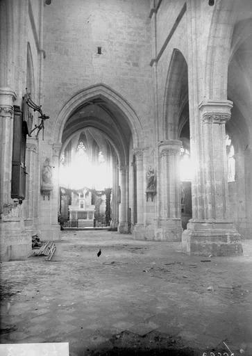 1920, Eglise Saint-Julien, Nef, vue de l'entrée