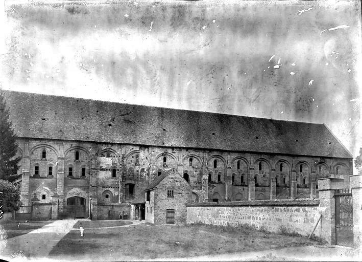 Abbaye de Vauclair (ancienne), Bâtiments abbatiaux: vue d'ensemble