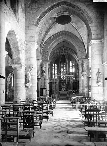 Nef, vue de l'entrée