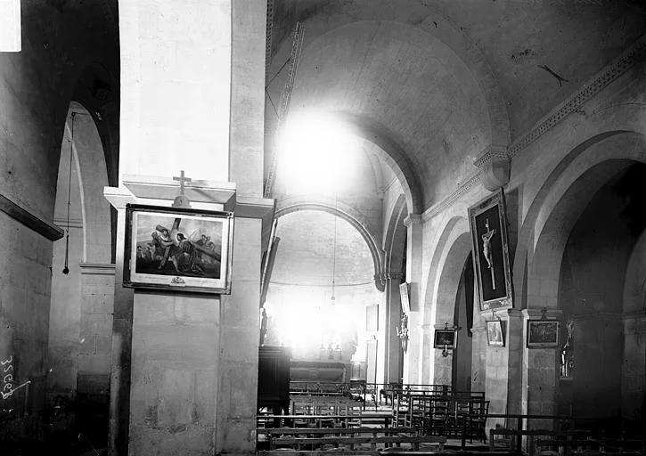 Eglise: nef vue de l'entrée